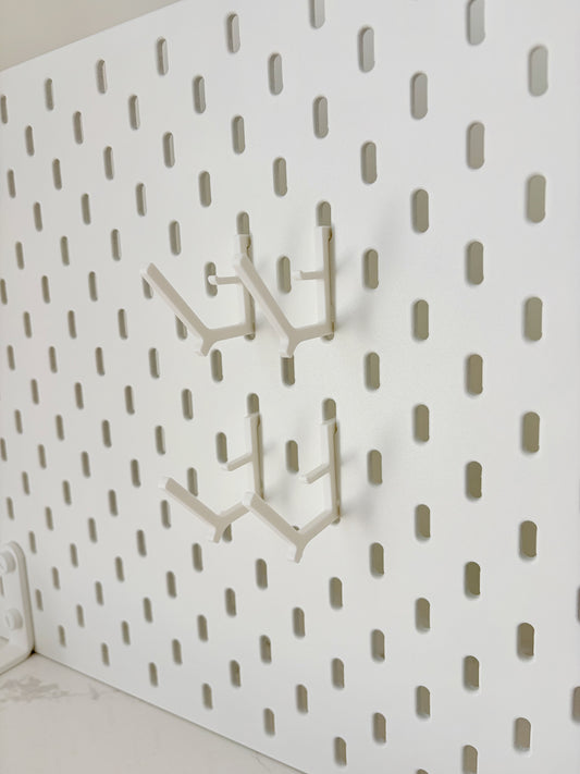 Spool Holder and Bobbin Hook Set for Skadis Pegboard